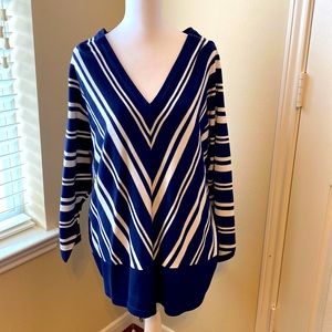 NWT - Lane Bryant v-neck light weight sweater in navy & white